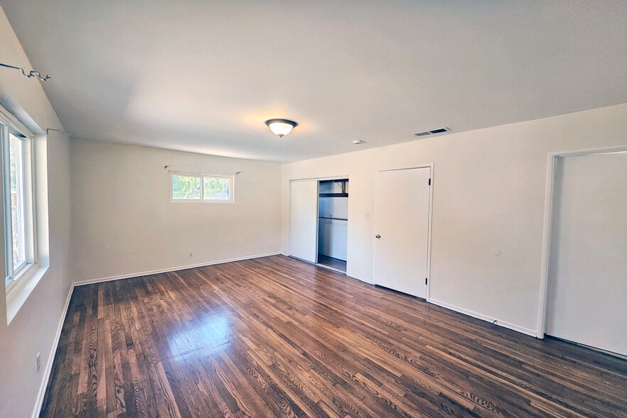 Building Photo - 3700 Glenwood Ave
