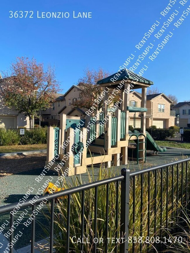 Building Photo - 36372 Leonzio Ln