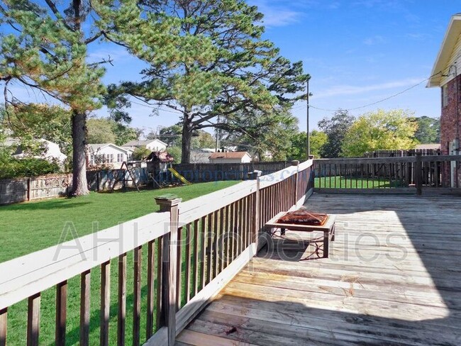 Building Photo - 2247 Sherrlyn Dr N
