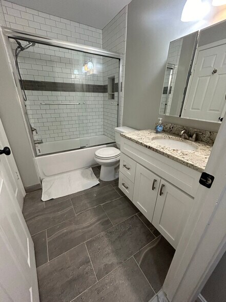 Building Photo - 12020 Golf Ridge Ct