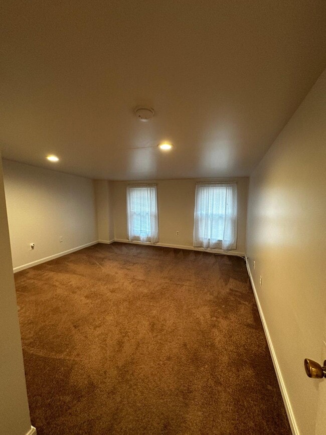 Building Photo - 1527 W 36th St