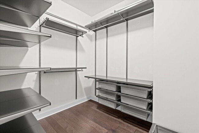 Building Photo - 545 Mirrormont Dr