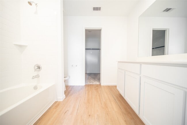 Building Photo - 9919 Oakheath Blf Dr
