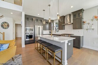 Building Photo - 2 Lawrence Ln