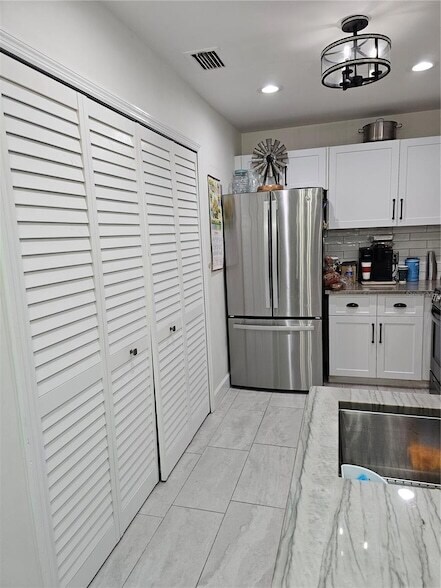 Building Photo - 3300 Loveland Blvd