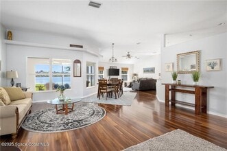 Building Photo - 935 Southlakes Way SW