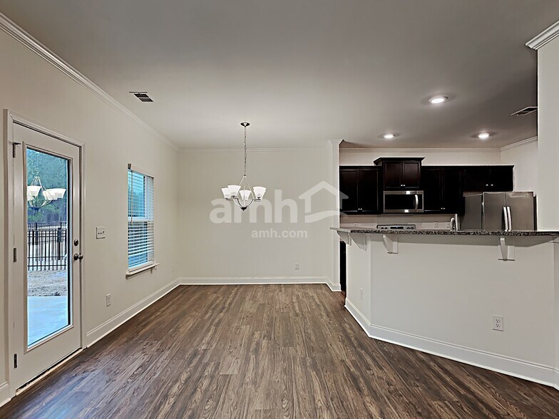 Building Photo - 661 Woodall Rd