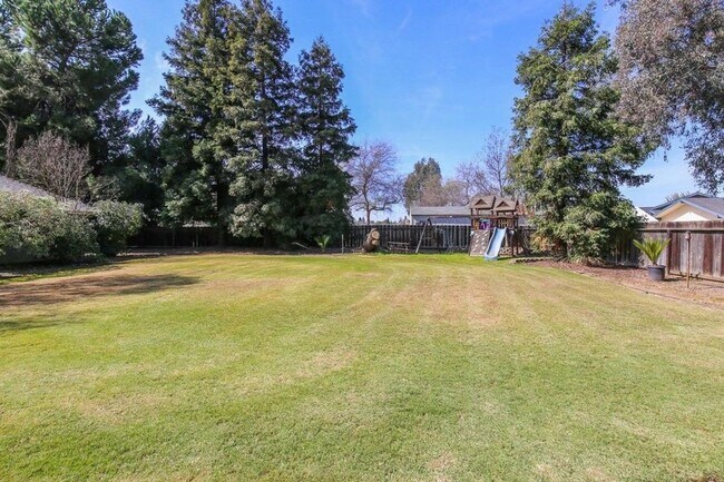 Building Photo - Clovis Ranch style 4 bedroom with Pool on ...
