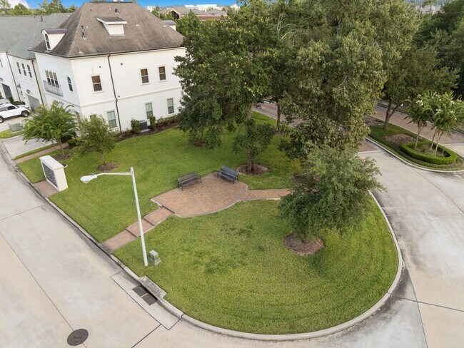 Building Photo - 114 Magnolia Grn St