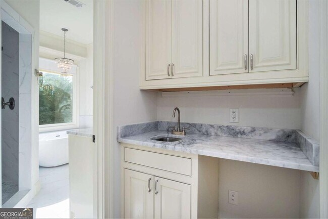 Building Photo - 208 Clarion Ave