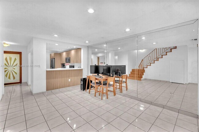 Building Photo - 3825 Estepona Ave