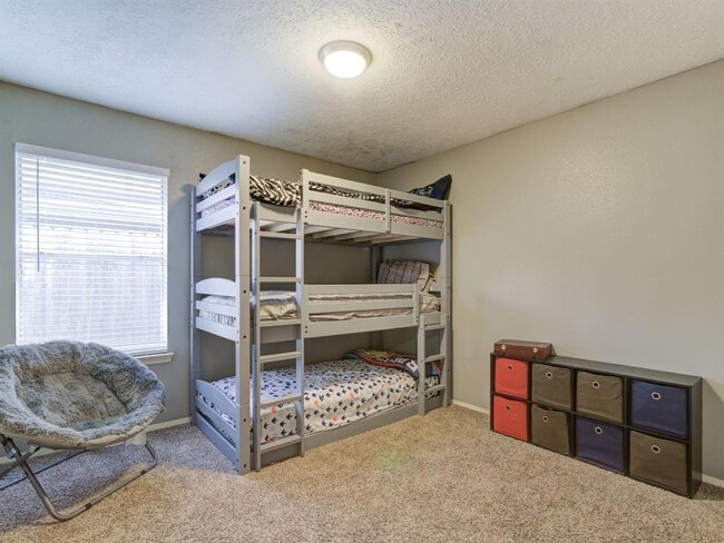 Building Photo - 10941 W Dogwood Dr