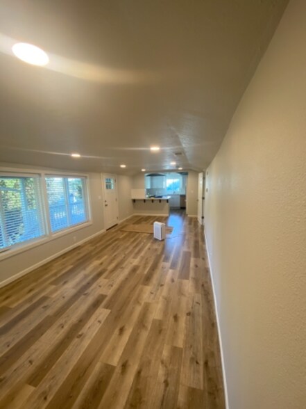 Building Photo - 21255 Willamette Dr