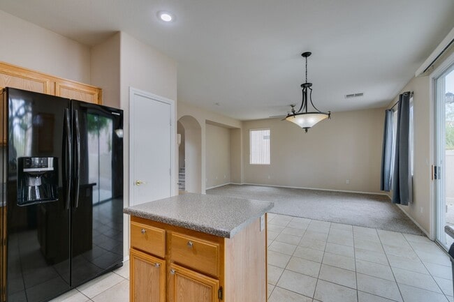 Building Photo - Beautiful 2-story home featuring 4 bedroom...