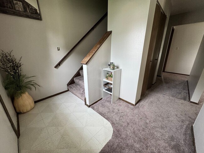Building Photo - 3 bed, 1.5 bath duplex for rent in Cedar Falls