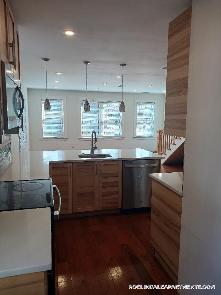 Building Photo - 4350 Washington St