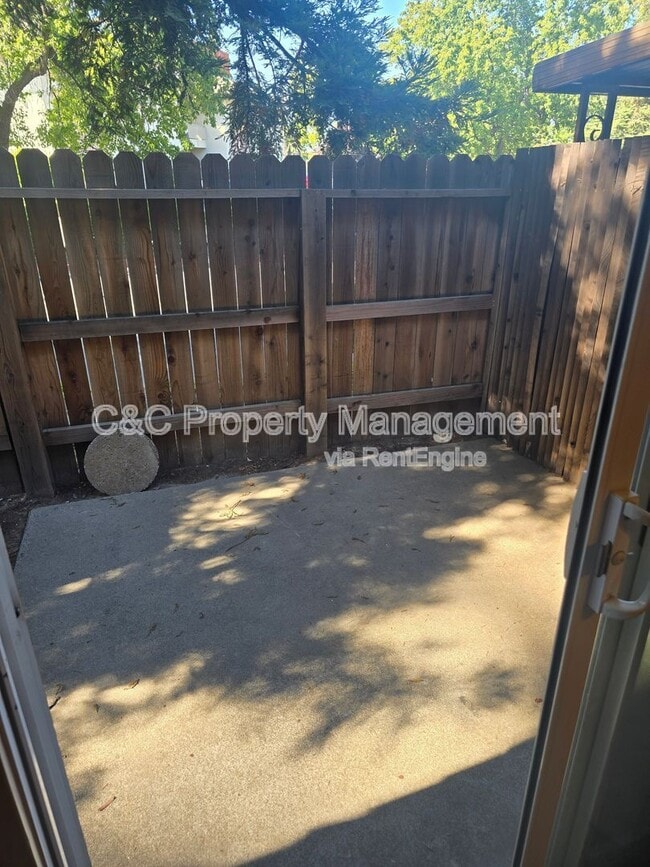 Building Photo - 3625 Larchmont Square Ln