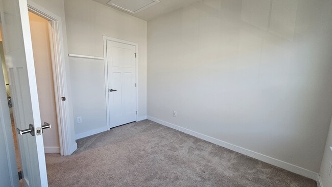 Building Photo - 549 Westport St