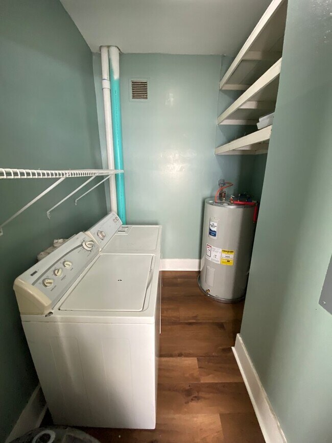 Building Photo - 5 E 33rd St