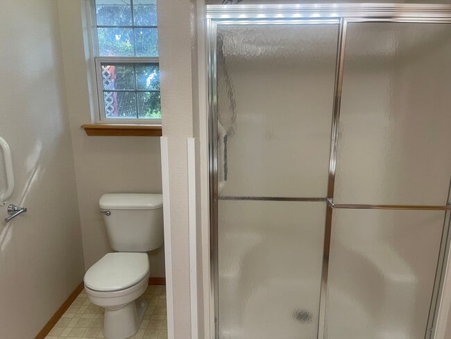 Building Photo - OZARK HOME CHECK OUT this charming 3 bedro...