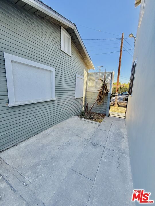 Building Photo - 3883 S Gramercy Pl
