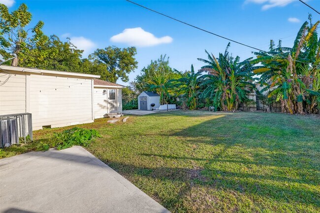 Building Photo - 138 E Rocky Creek Rd