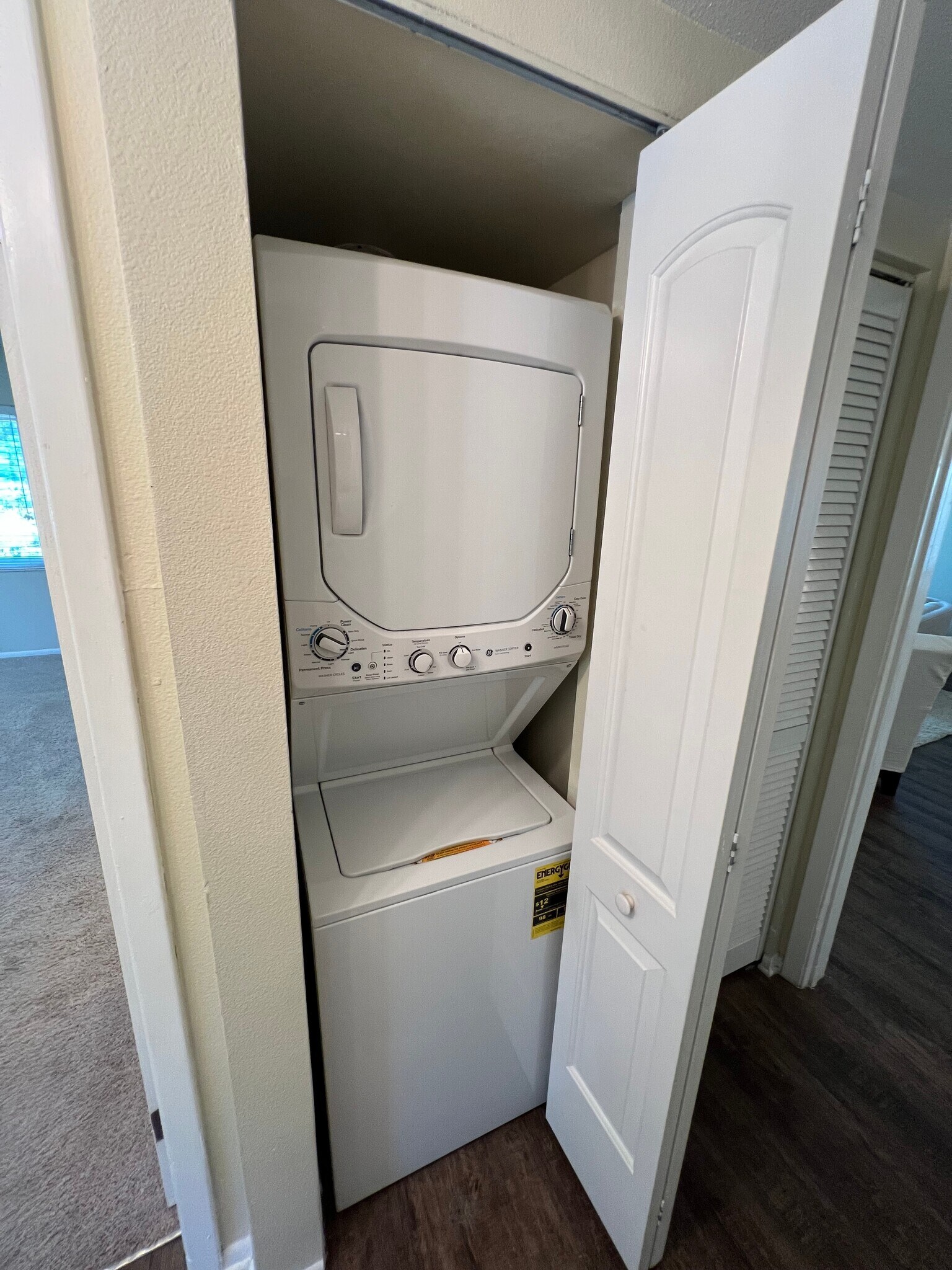 Building Photo - 2 Bed/2 Bath - Unit 21