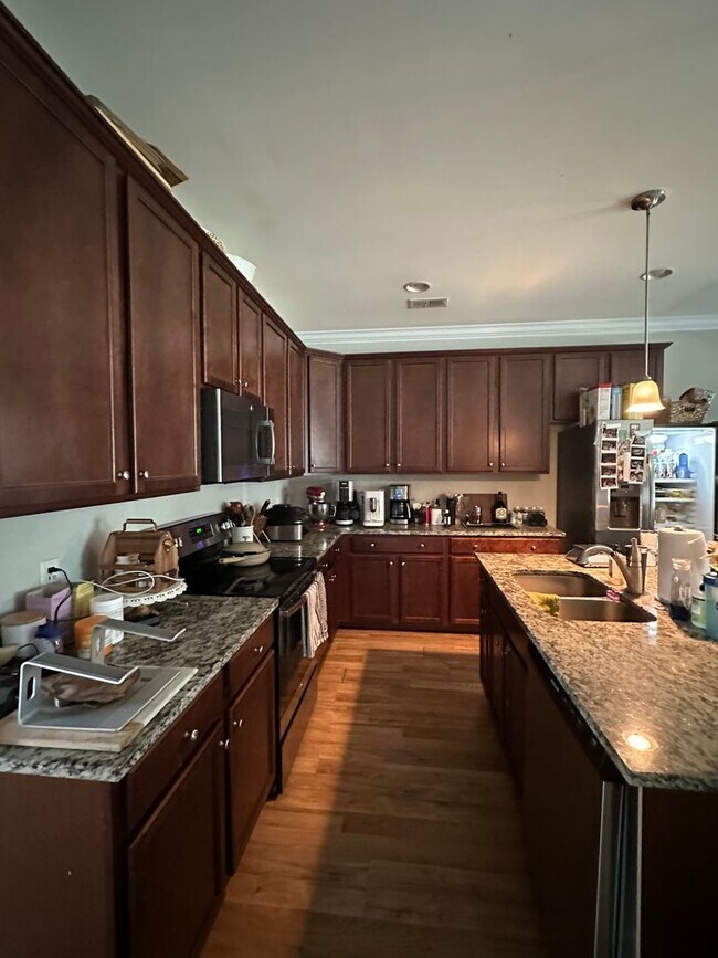 Building Photo - Updated Three Bedroom Townhome in West Ashley