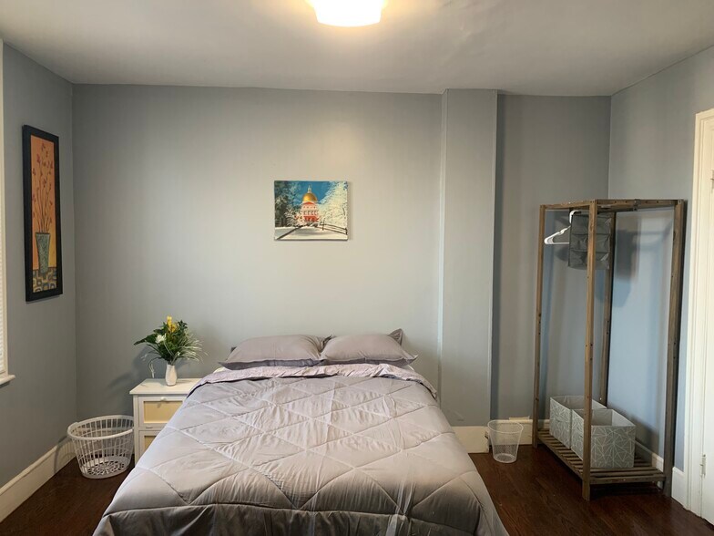 Building Photo - 16 Mayfair St