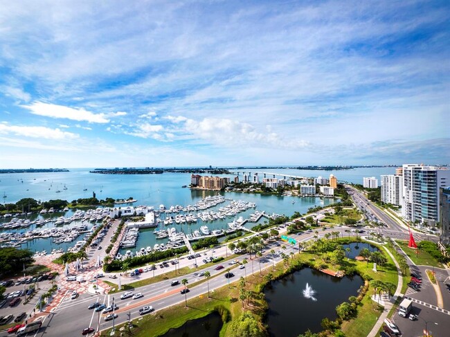 Building Photo - 800 N Tamiami Trl