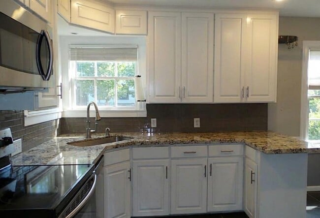 Building Photo - 2611 Tangley St