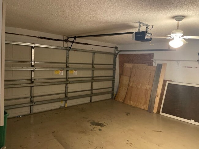 Building Photo - 3-bedroom, 2-bath home features a 2-car garage