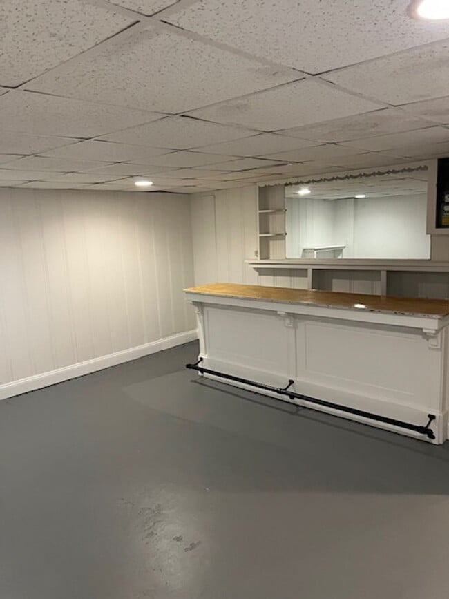 Building Photo - 3 Bedroom Home with Basement and yard