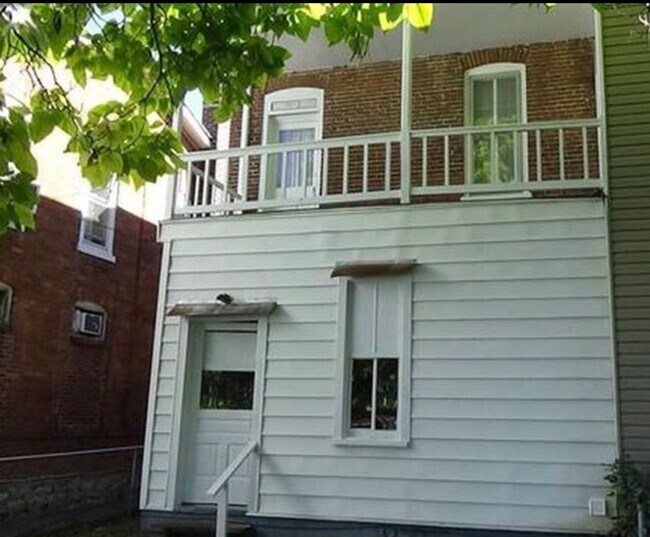 Building Photo - 3 bedroom 1.5 bathroom Town-home for rent in Carlisle