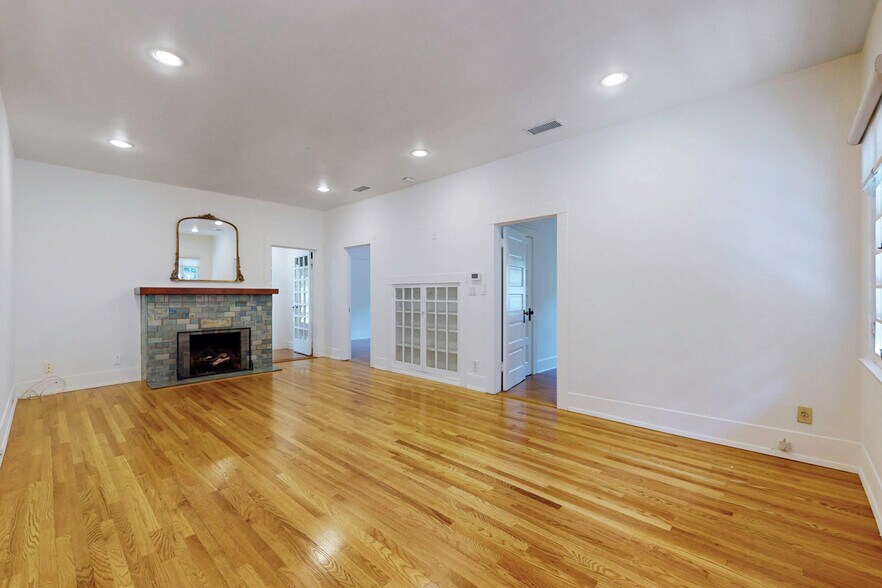 Building Photo - 1845 Las Lunas St