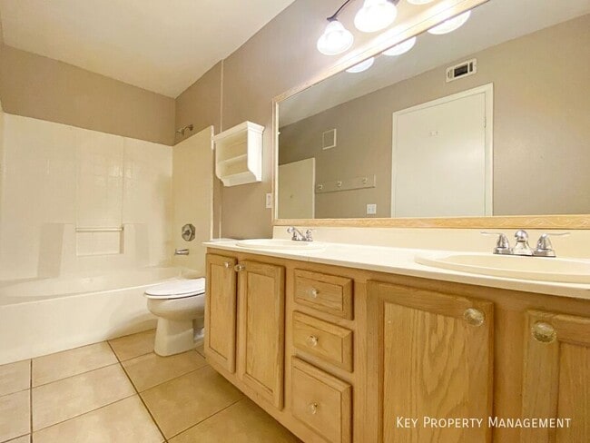 Building Photo - 3061 Key Largo Dr