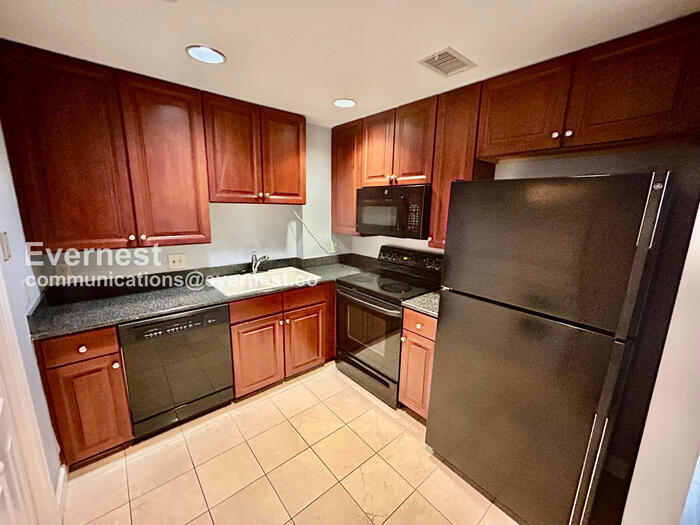 Building Photo - 195 14th St NE