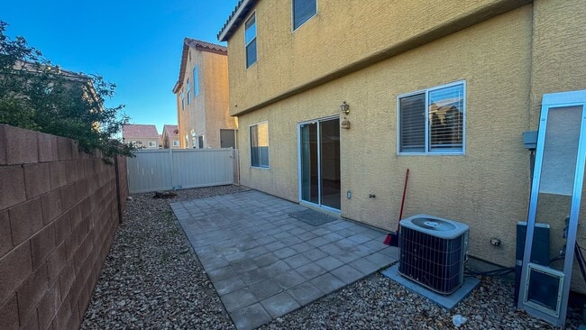 Building Photo - 3 bed, 2.5 bath, 1,746 sq ft home in southwest Las Vegas