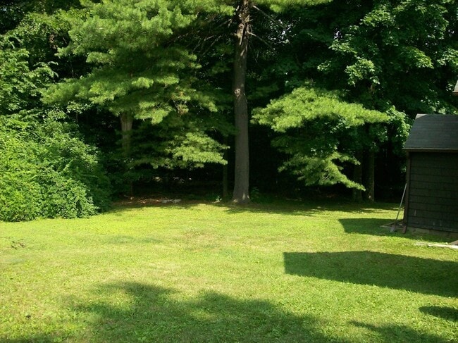 Building Photo - 480 Pleasant St