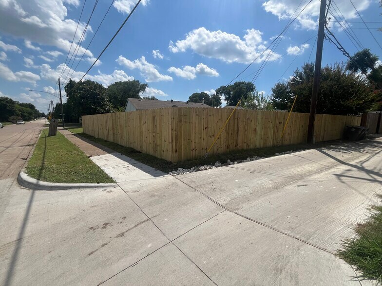 Building Photo - 7101 Christie Ln