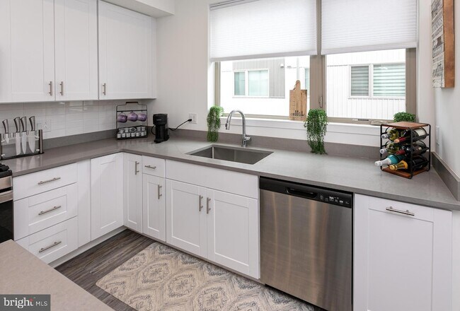 Building Photo - 3123 Beachview Ln