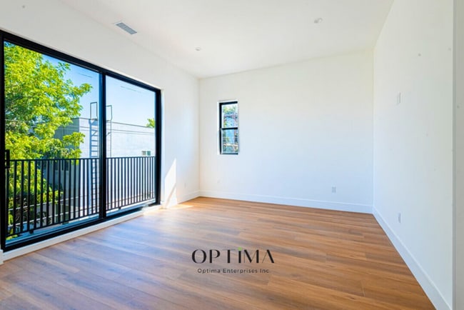 Building Photo - 10847 Morrison St