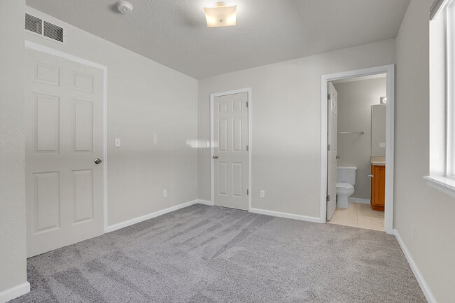 Building Photo - $2,150.00, 3 Bed, 2 bathroom located in De...