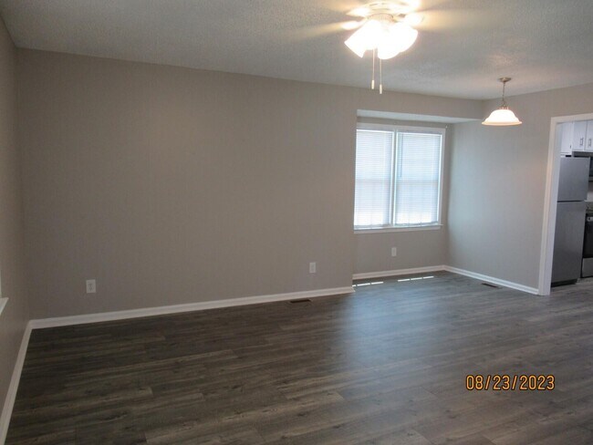 Building Photo - 870 Marigold St