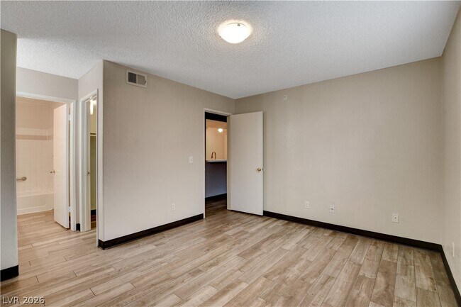 Building Photo - 200 Mission Laguna Ln