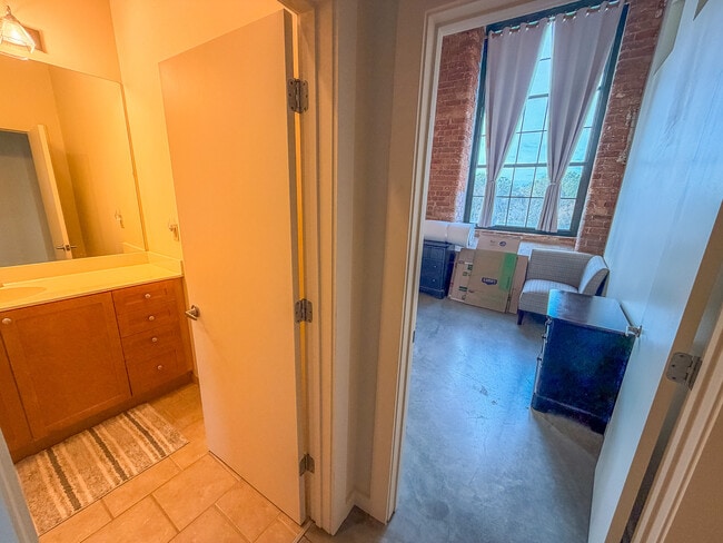 Building Photo - 400 Mills Ave