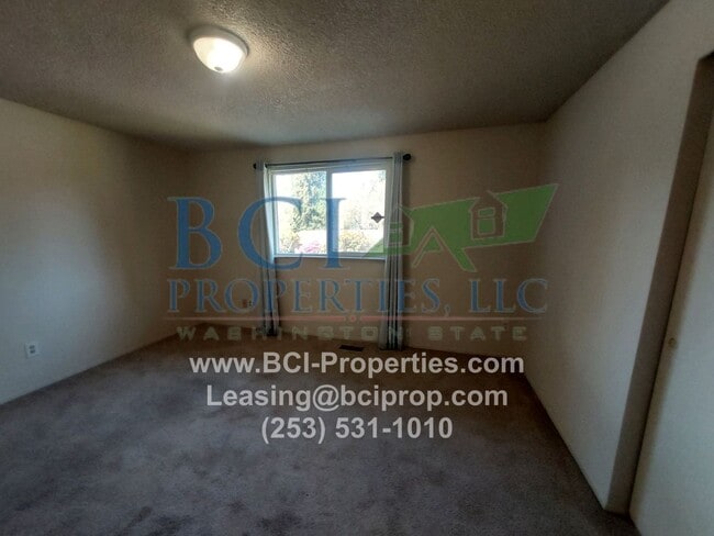 Building Photo - Beautiful 4 Bedroom/ 3 Bath Home close to Sunnyside Beach Park/ JBLM/ Fort Steilacoom!