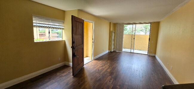 Building Photo - 3965 Nobel Dr