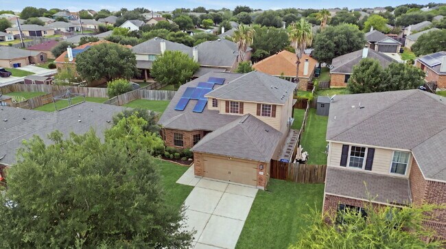 Building Photo - House in a Gated community with SOLAR PANELS!