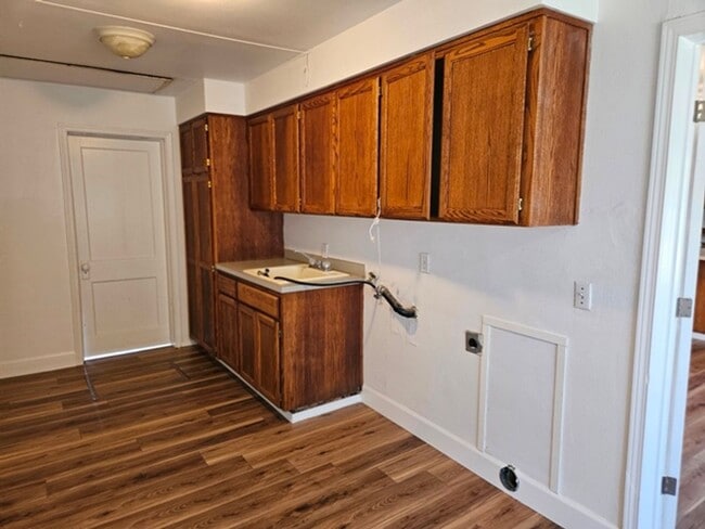 Building Photo - 3Bd/2Ba Single Story Home-For viewing!